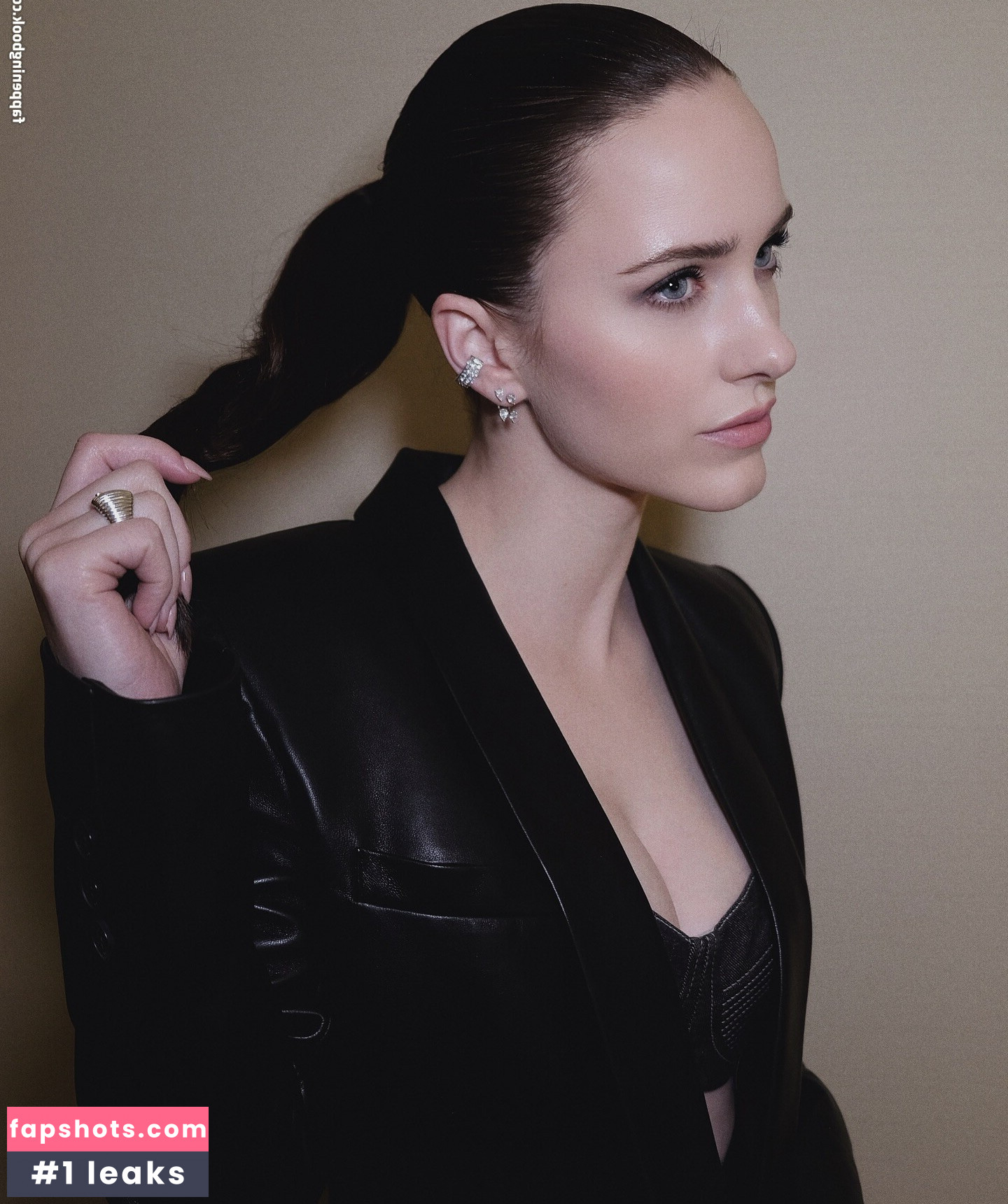 Rachel Brosnahan gallery photo #87