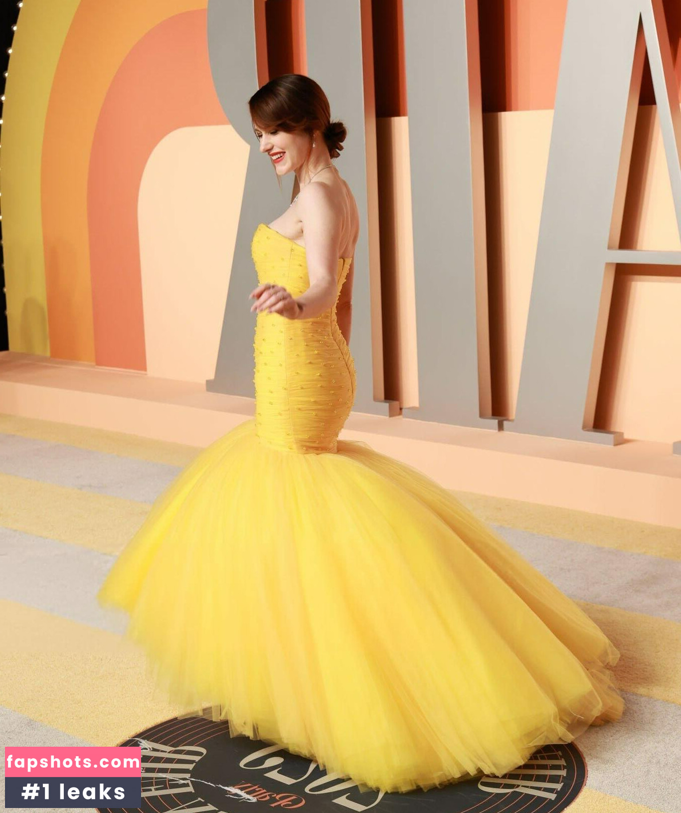 Rachel Brosnahan gallery photo #97