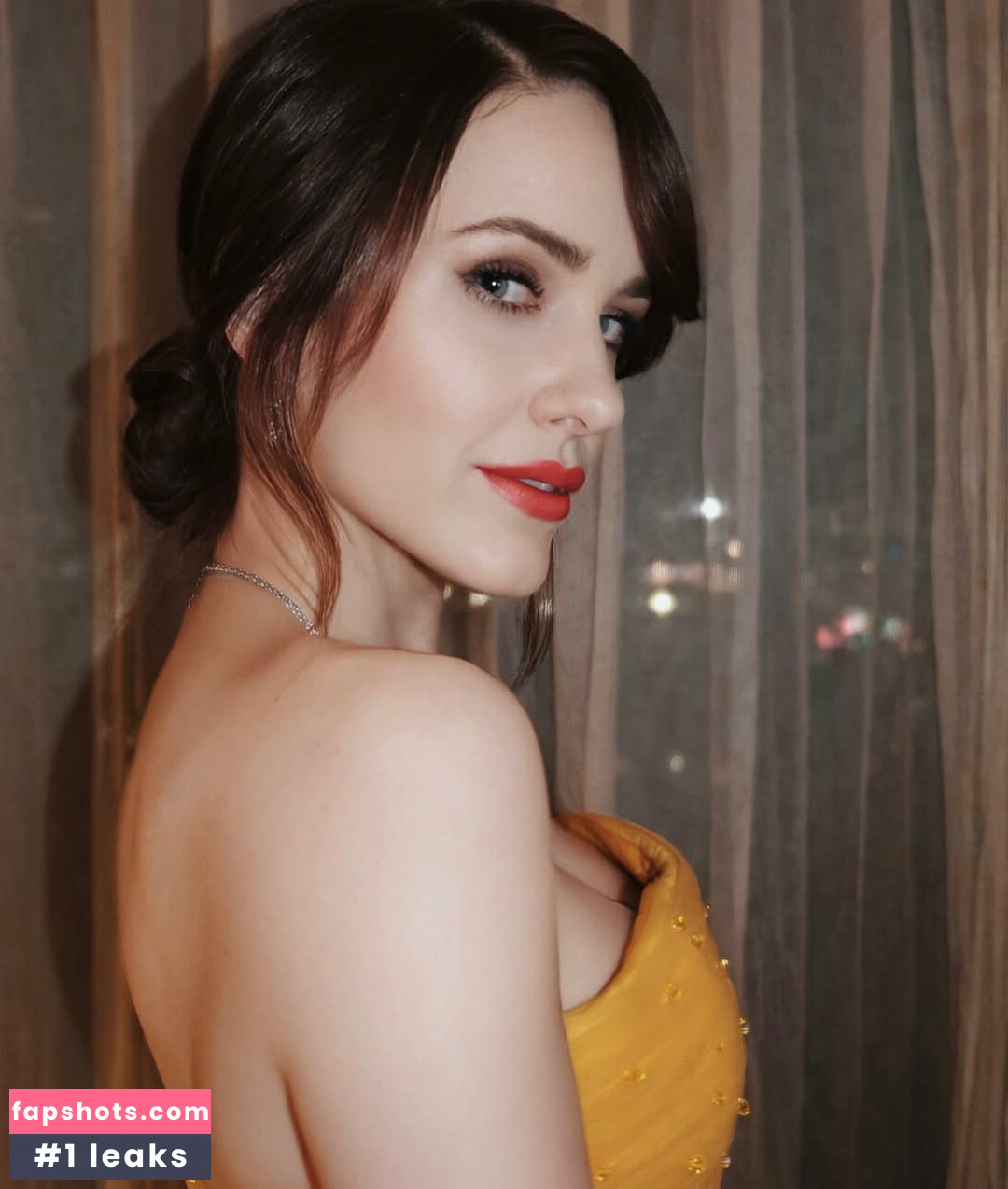 Rachel Brosnahan gallery photo #98