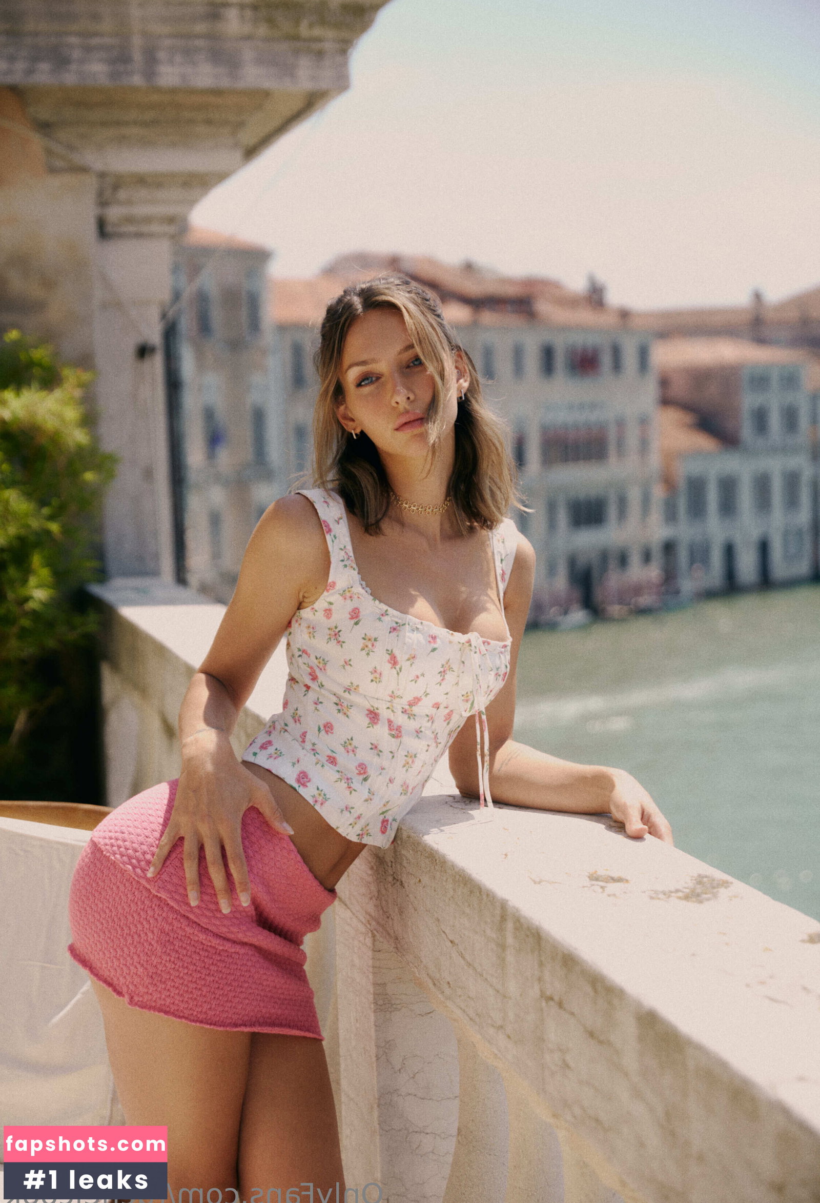 Rachel Cook gallery photo #2829