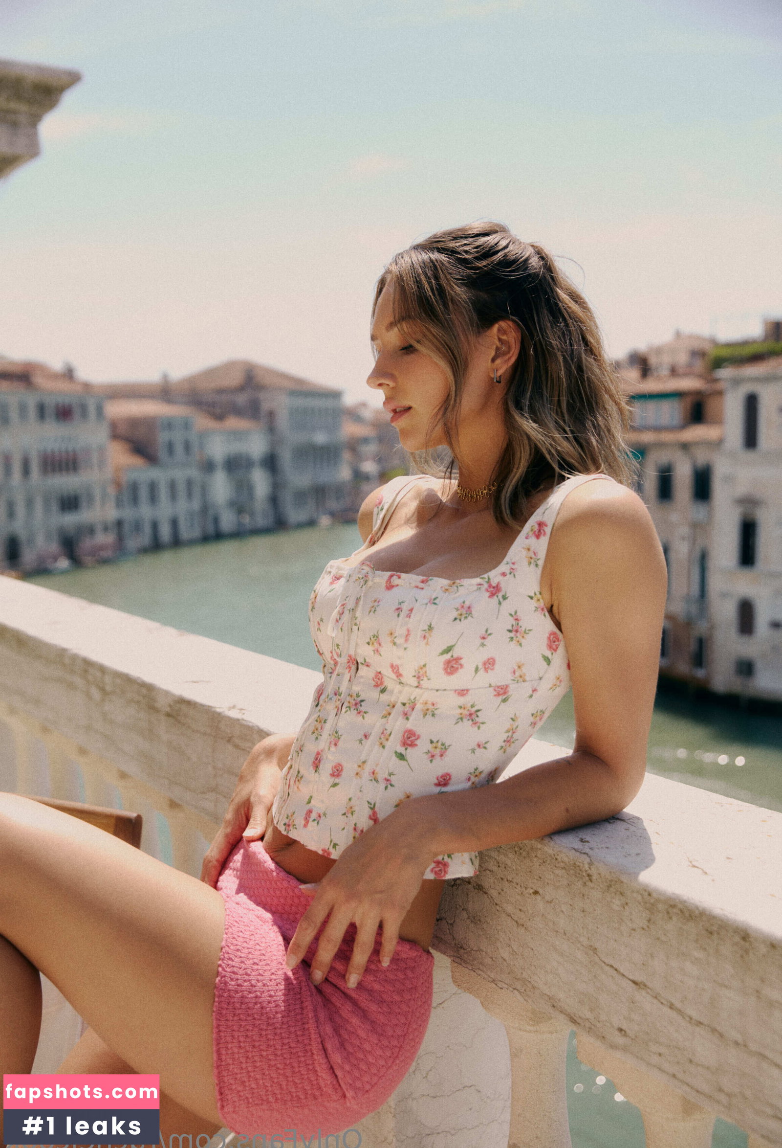 Rachel Cook gallery photo #4011
