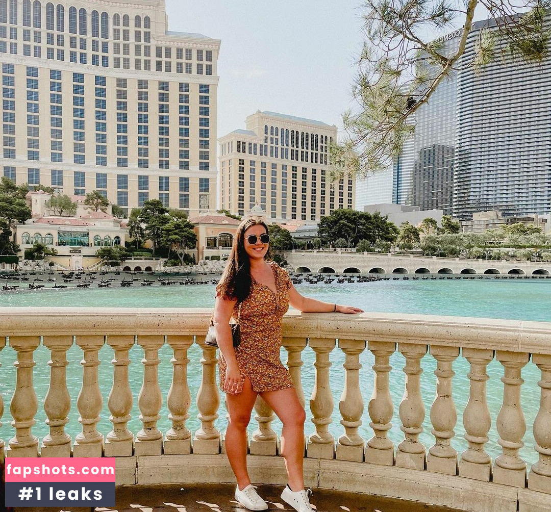 Rachel L gallery photo #15