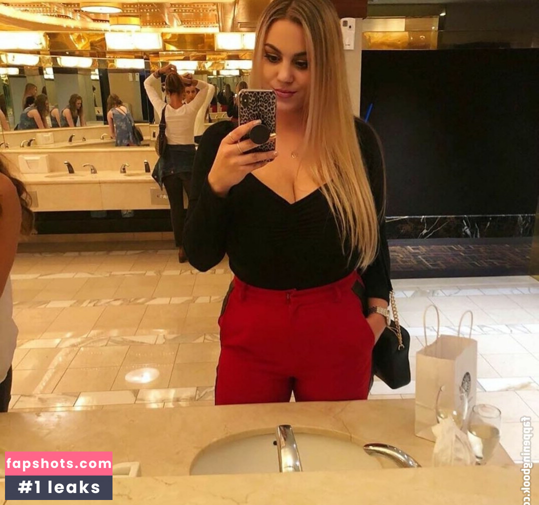 Rachel L gallery photo #3