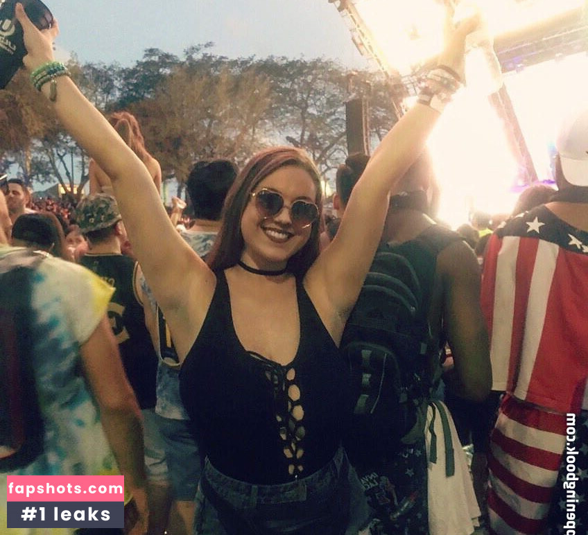 Rachel L gallery photo #4