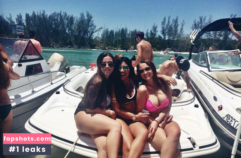 Rachel L gallery photo #9