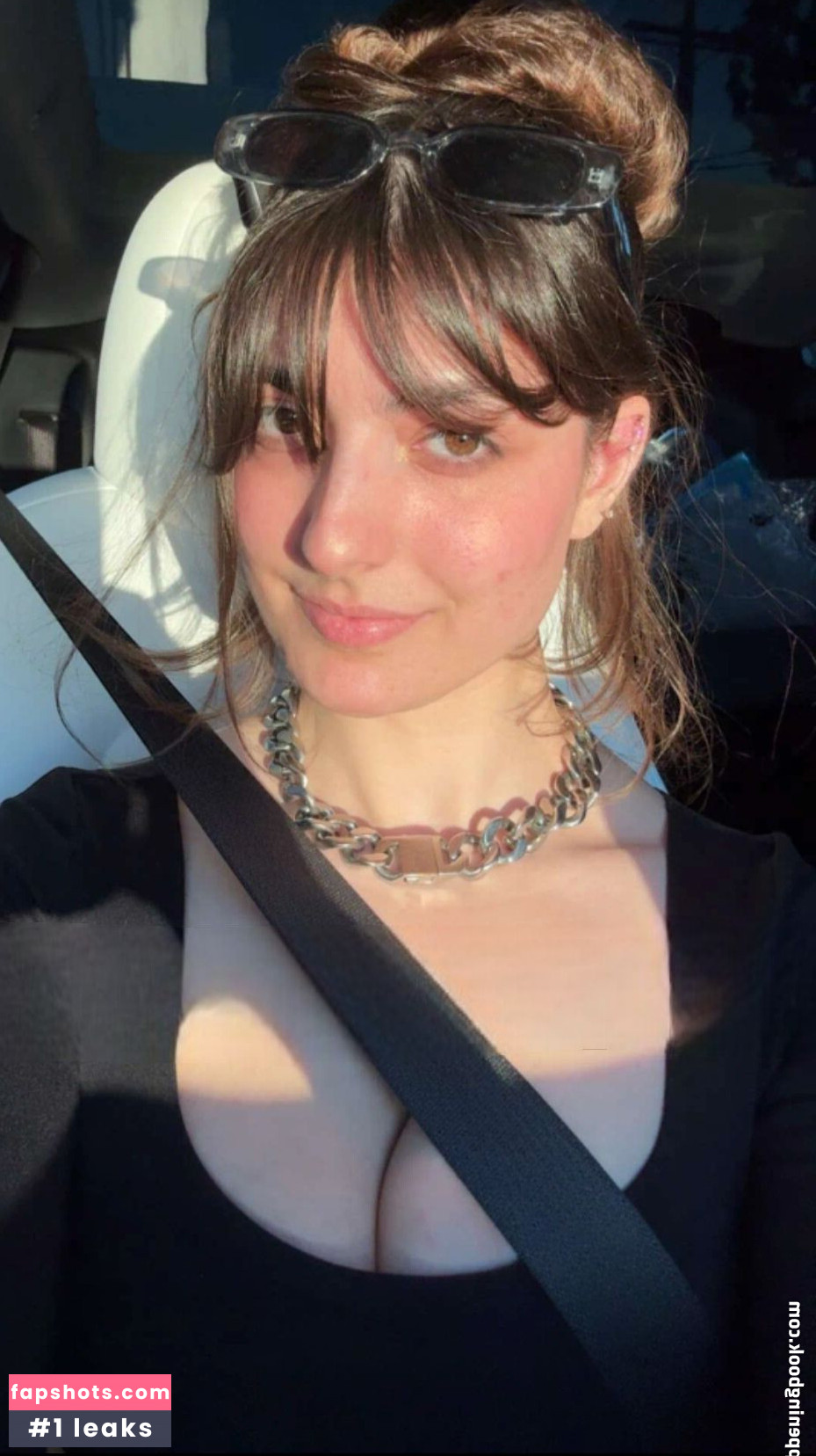 Rachel Levin nude babe gallery