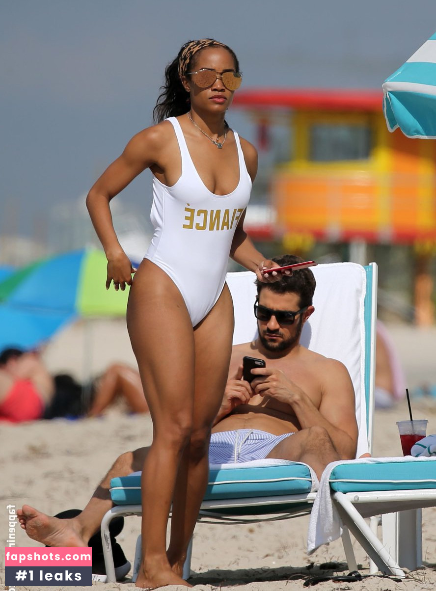 Rachel Lindsay gallery photo #8