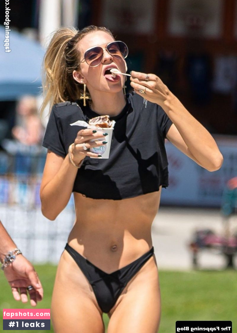 Rachel McCord gallery photo #229