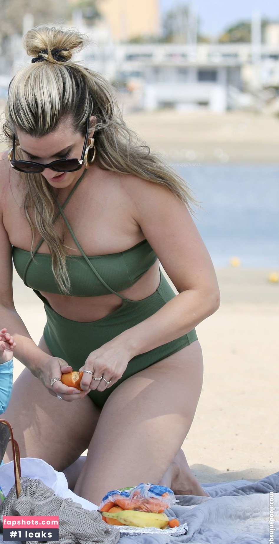 Rachel McCord gallery photo #283