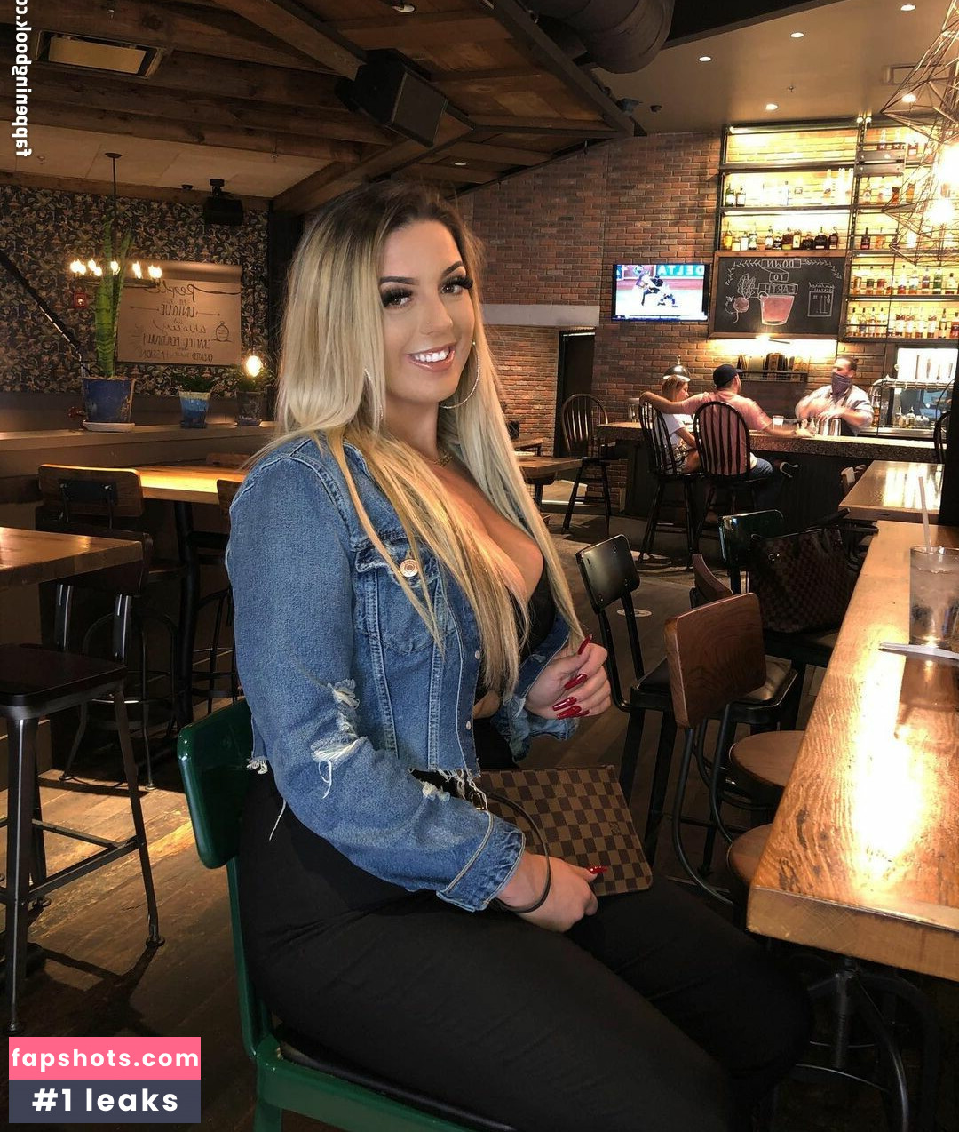 Rachel S gallery photo #3