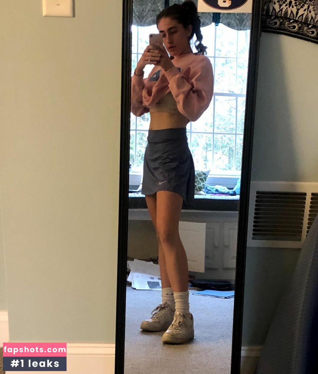 Rachel Sennott gallery photo #107