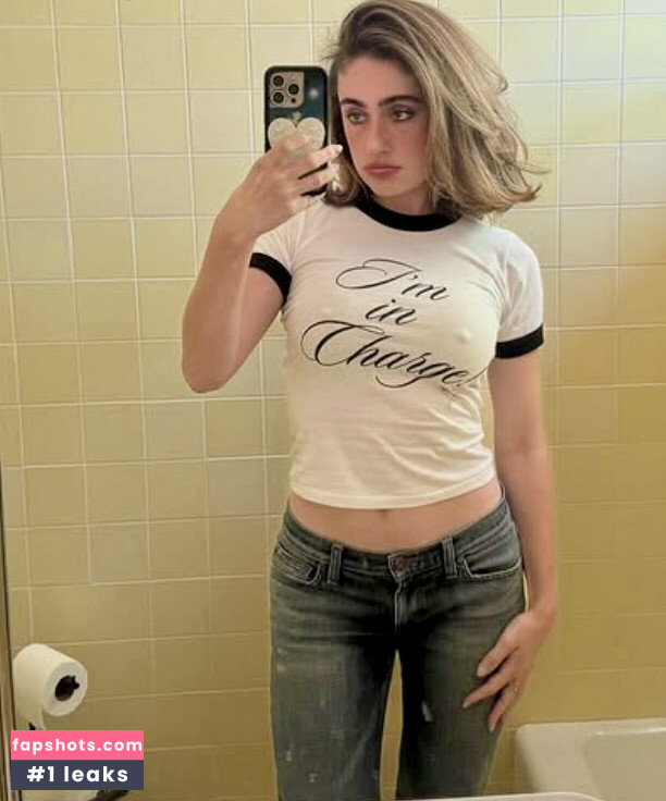 Rachel Sennott gallery photo #5