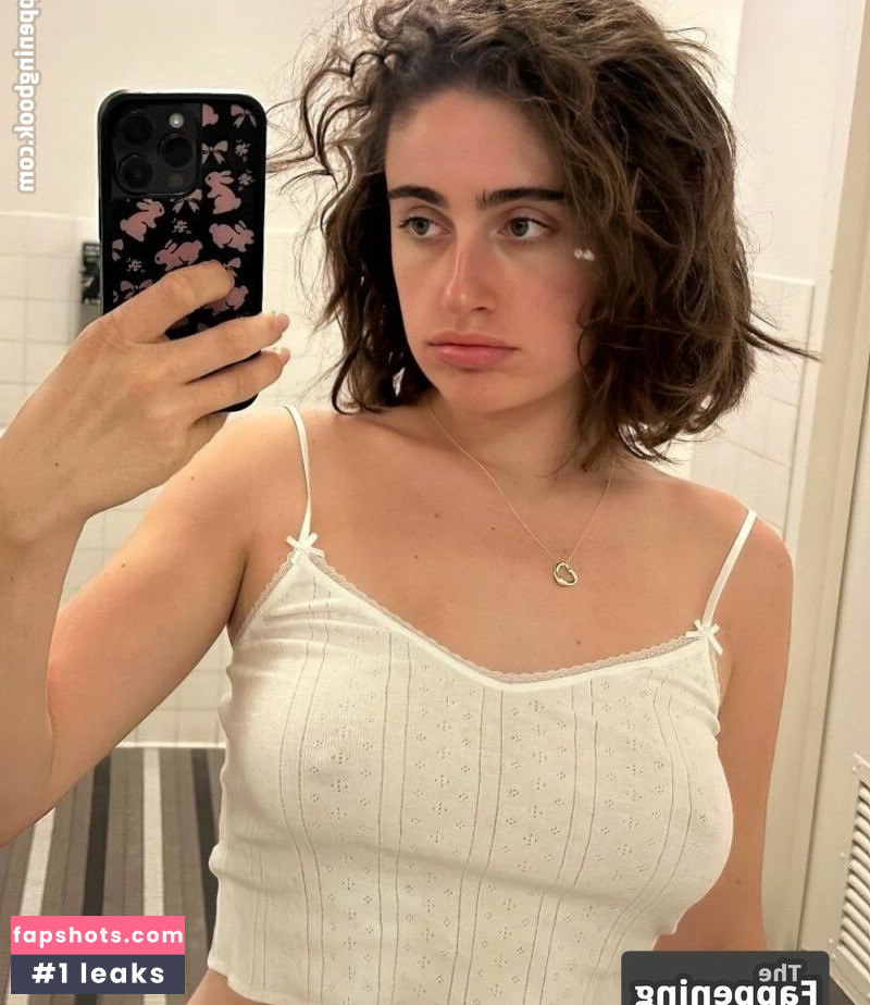 Rachel Sennott gallery photo #49