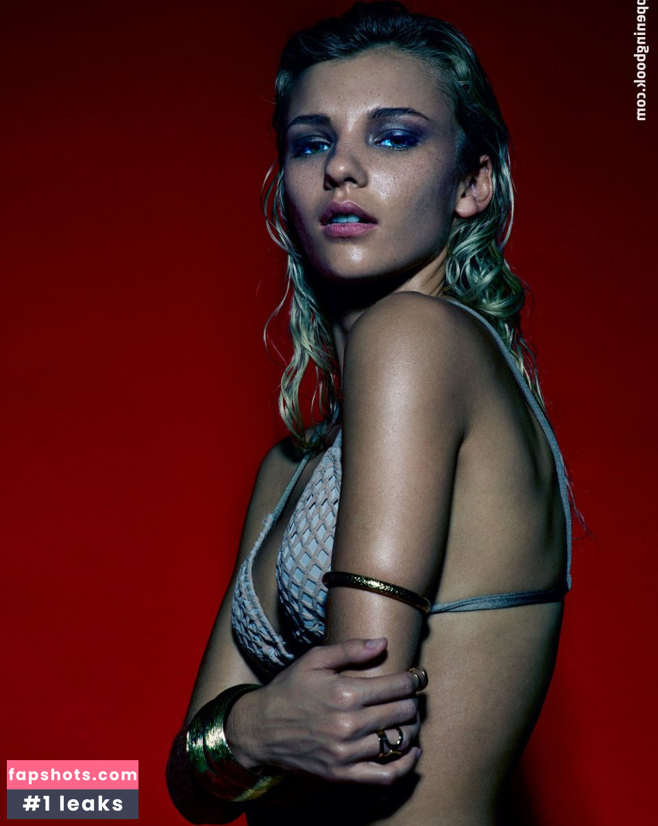 Rachel Yampolsky gallery photo #65