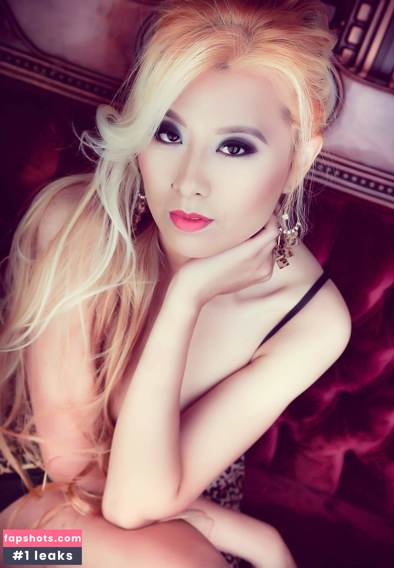 Raina Huang gallery photo #39