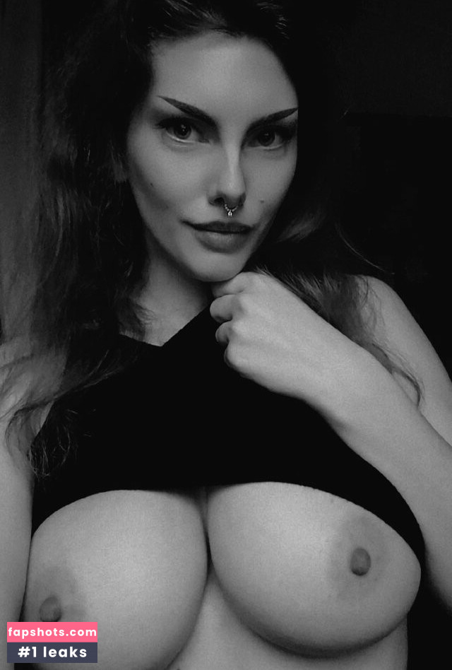 Rainia Belle gallery photo #19