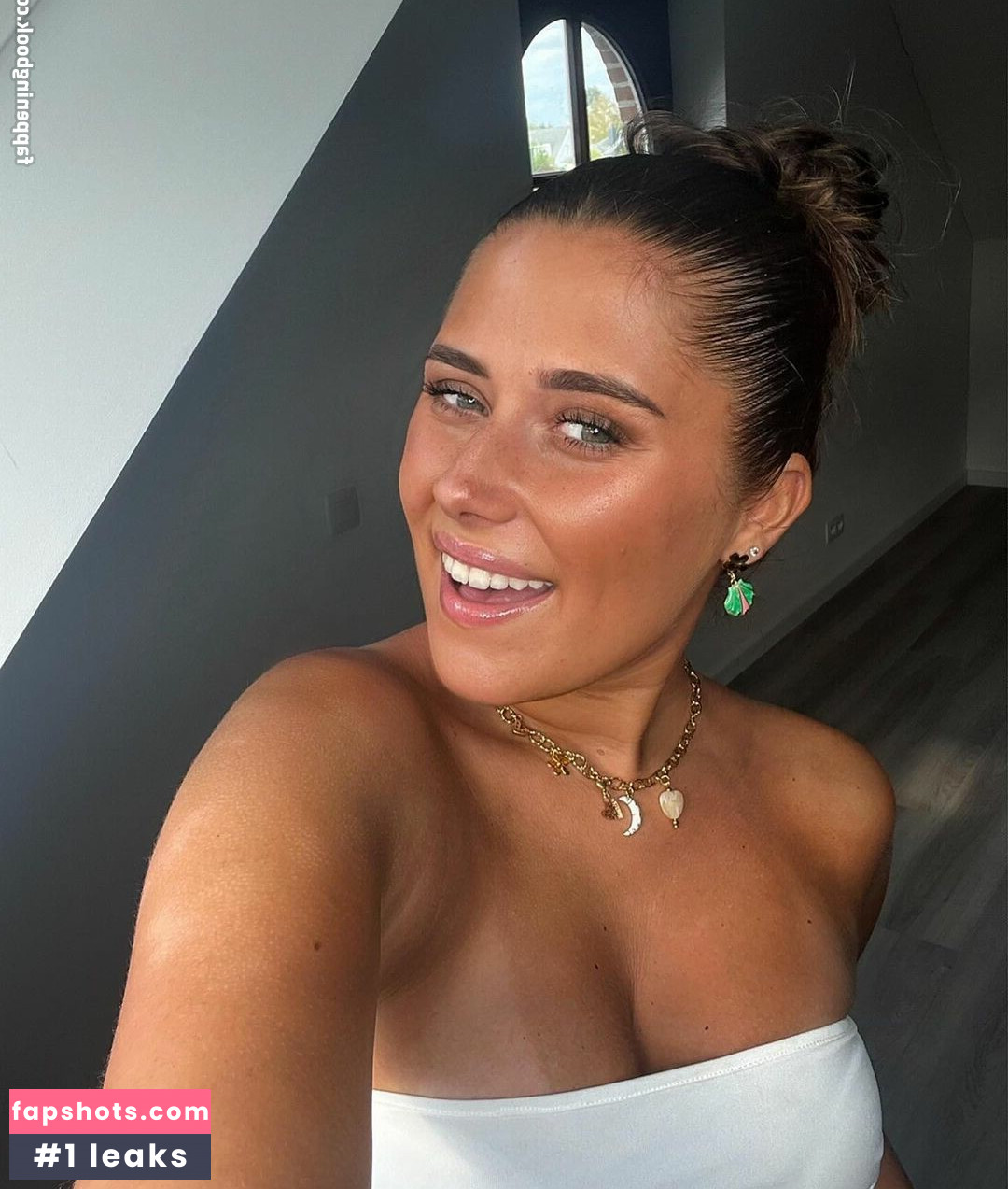 Raphaella Deuringer gallery photo #13