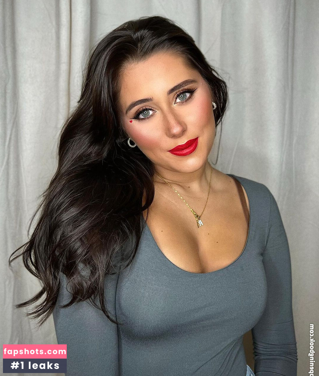 Raphaella Deuringer gallery photo #3