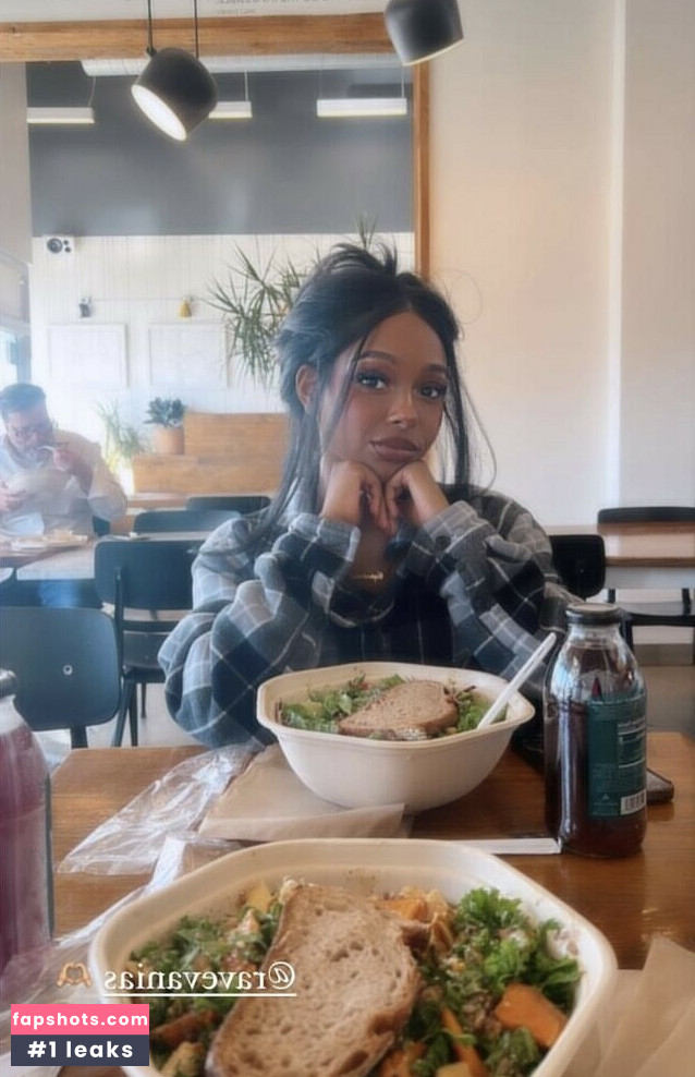 Rave Vanias gallery photo #8