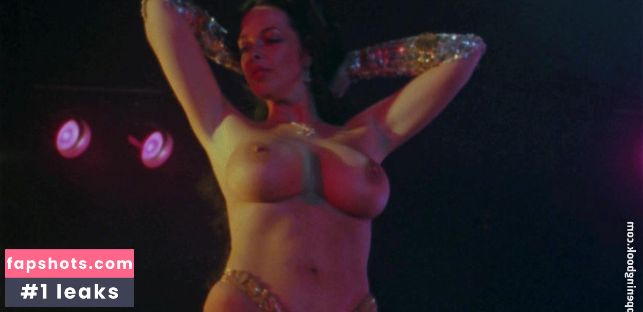 Raven De La Croix gallery photo #20