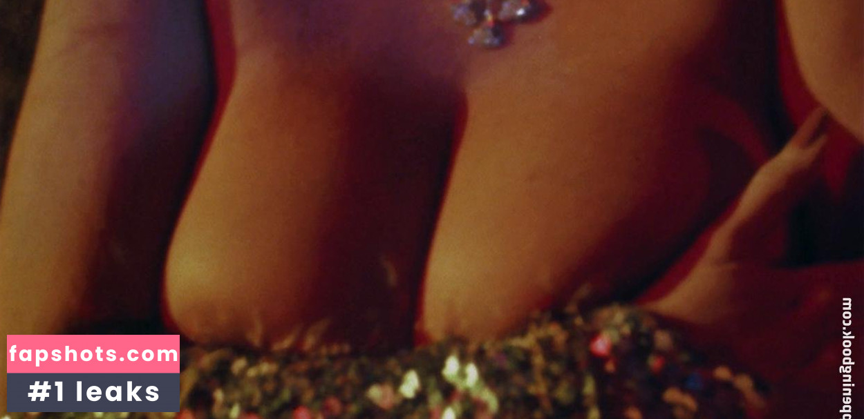 Raven De La Croix gallery photo #25