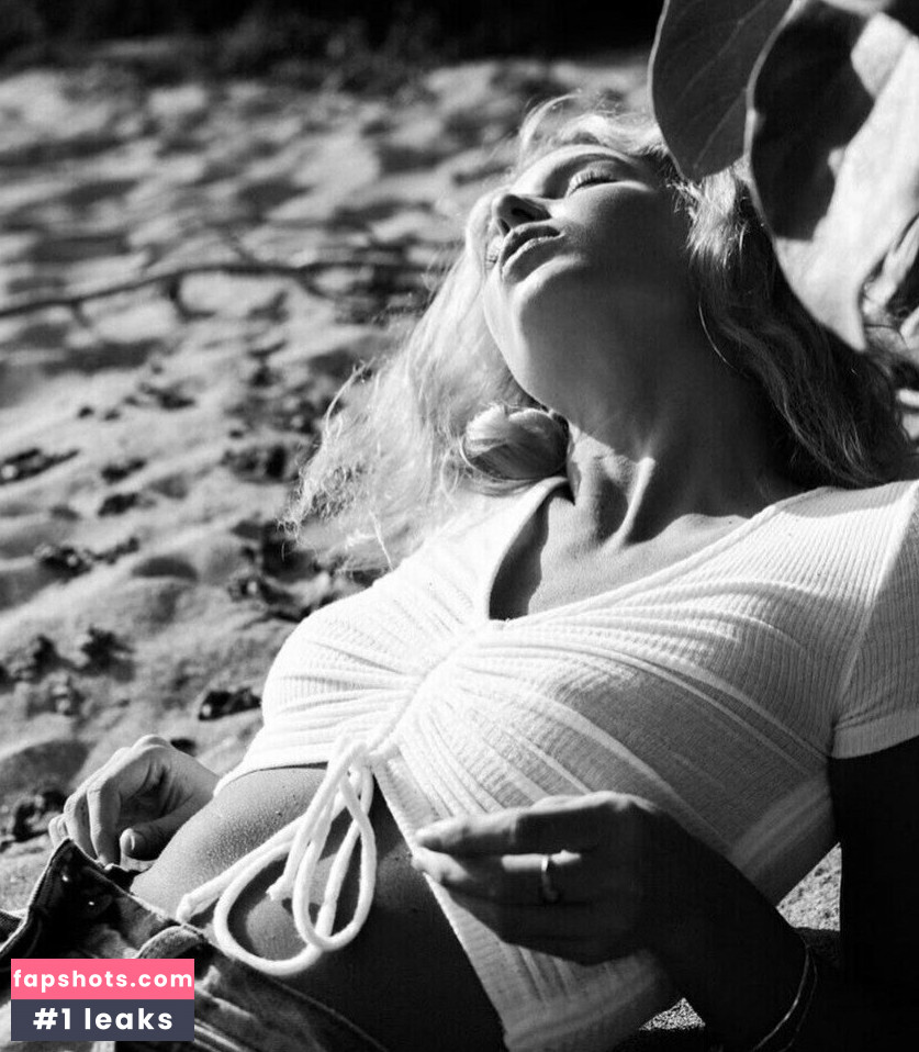 Raven Love gallery photo #4