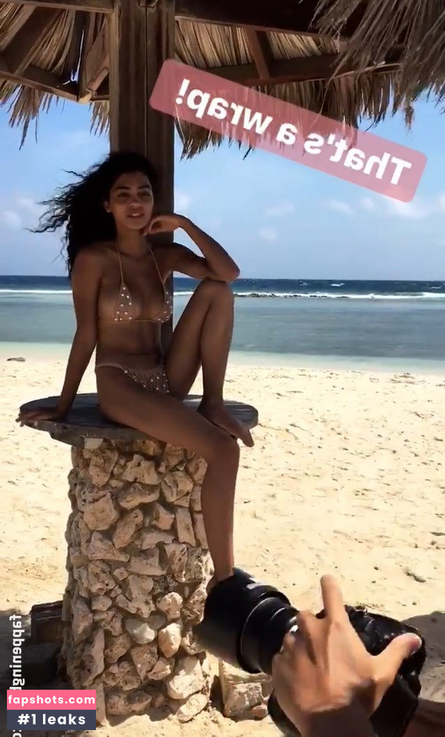 Raven Lyn gallery photo #11