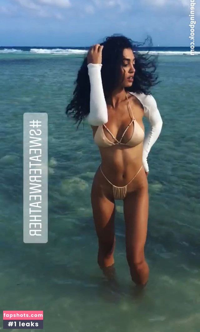 Raven Lyn gallery photo #14