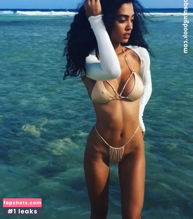 Raven Lyn gallery photo #8