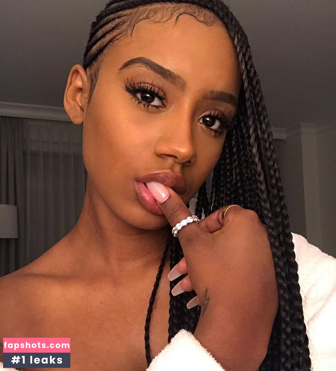 Raven Tracy gallery photo #32