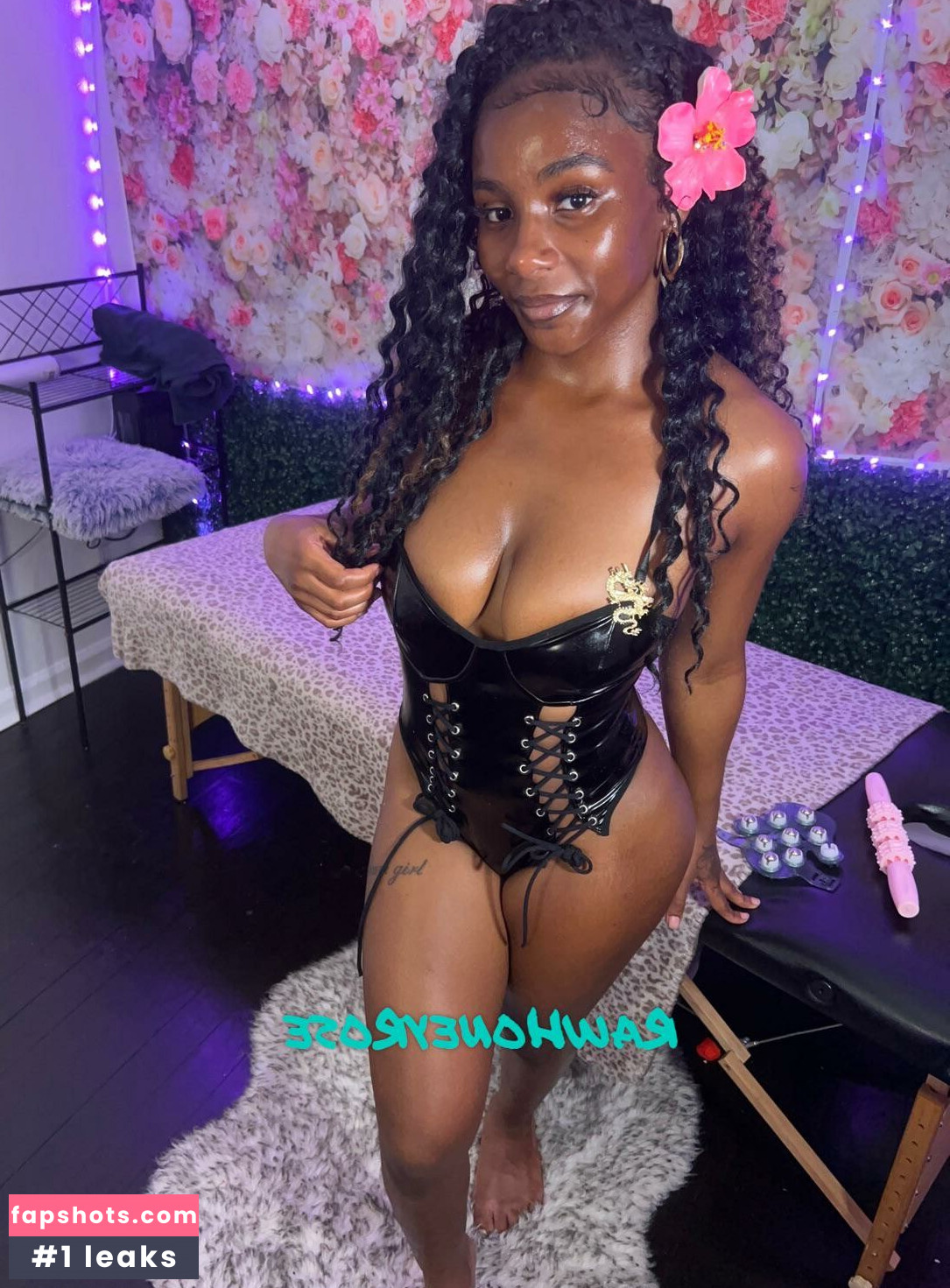 RawHoneyRose nude babe gallery