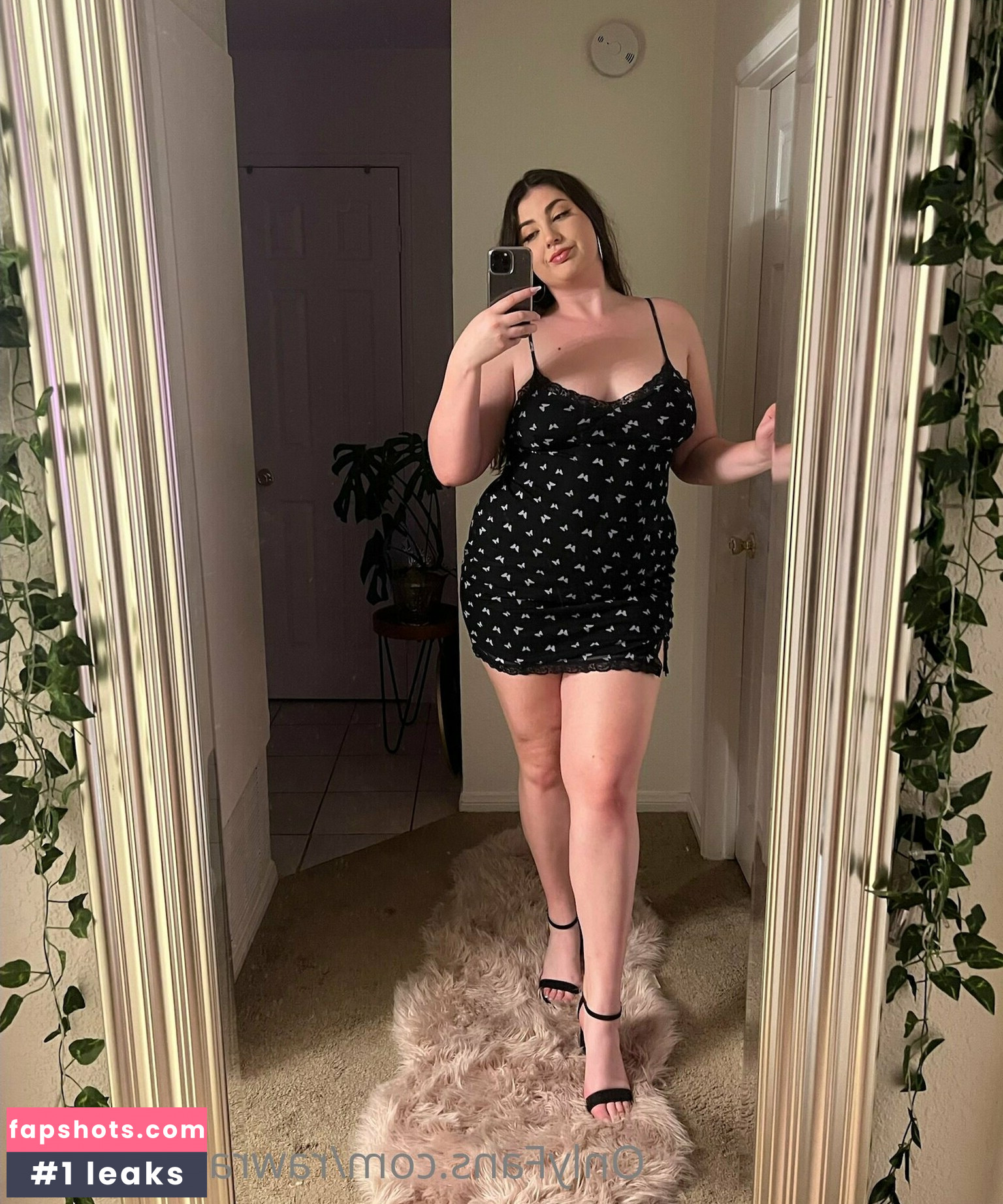 rawrawitssarah gallery photo #3