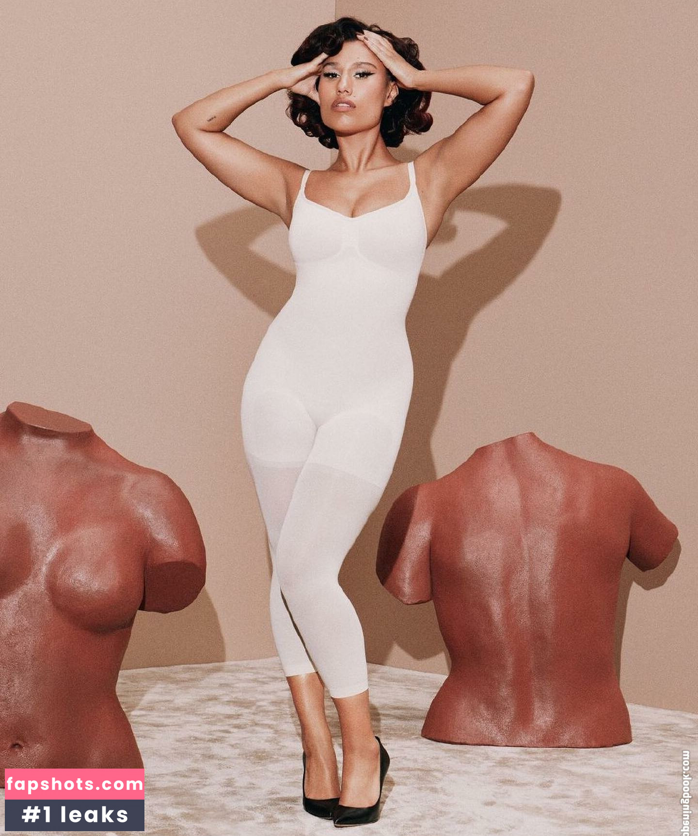 Raye gallery photo #13