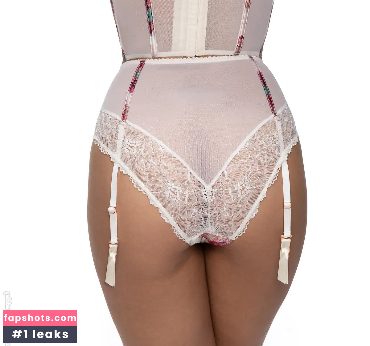 Raye gallery photo #23