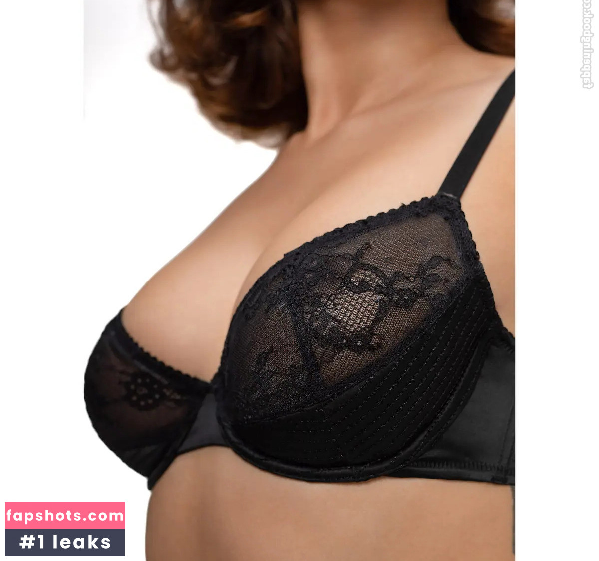 Raye gallery photo #26