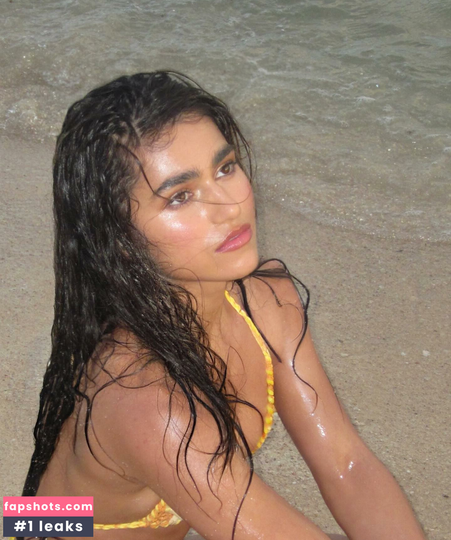 Rayna V gallery photo #2