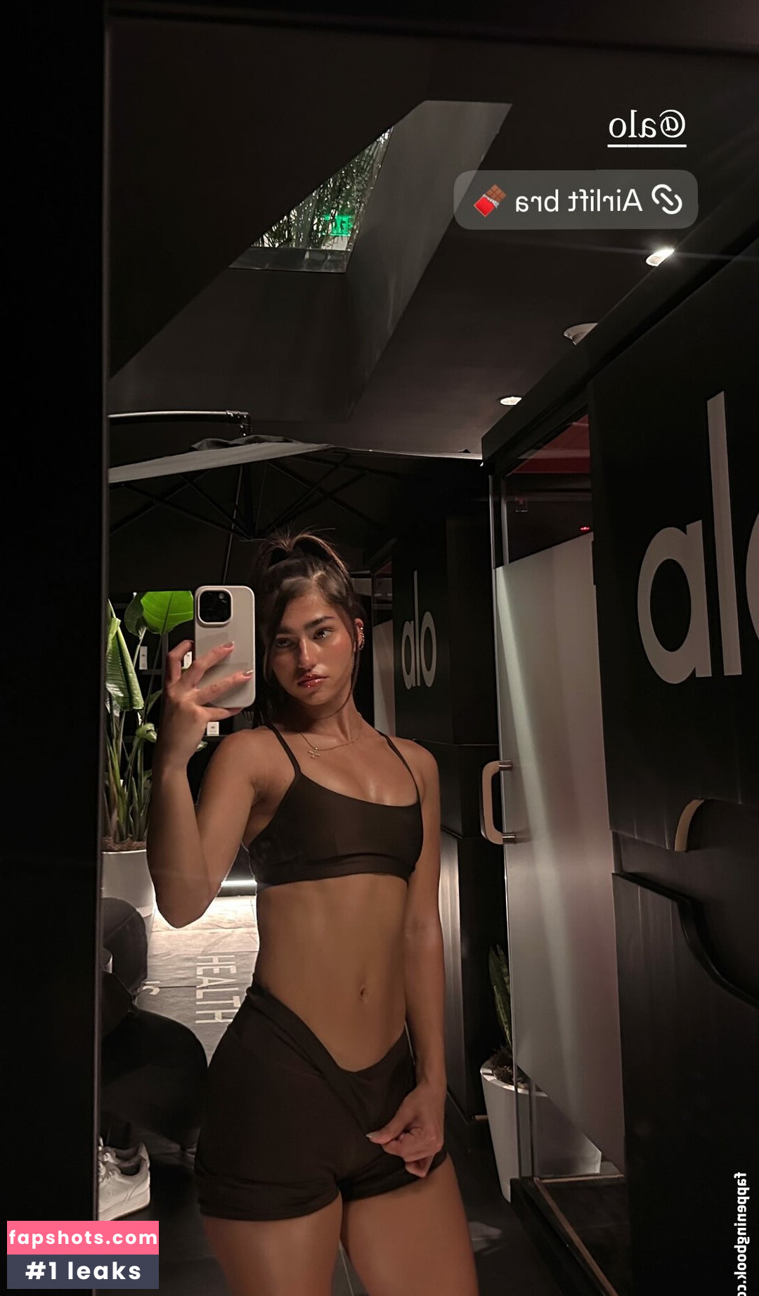 Rayna V gallery photo #6