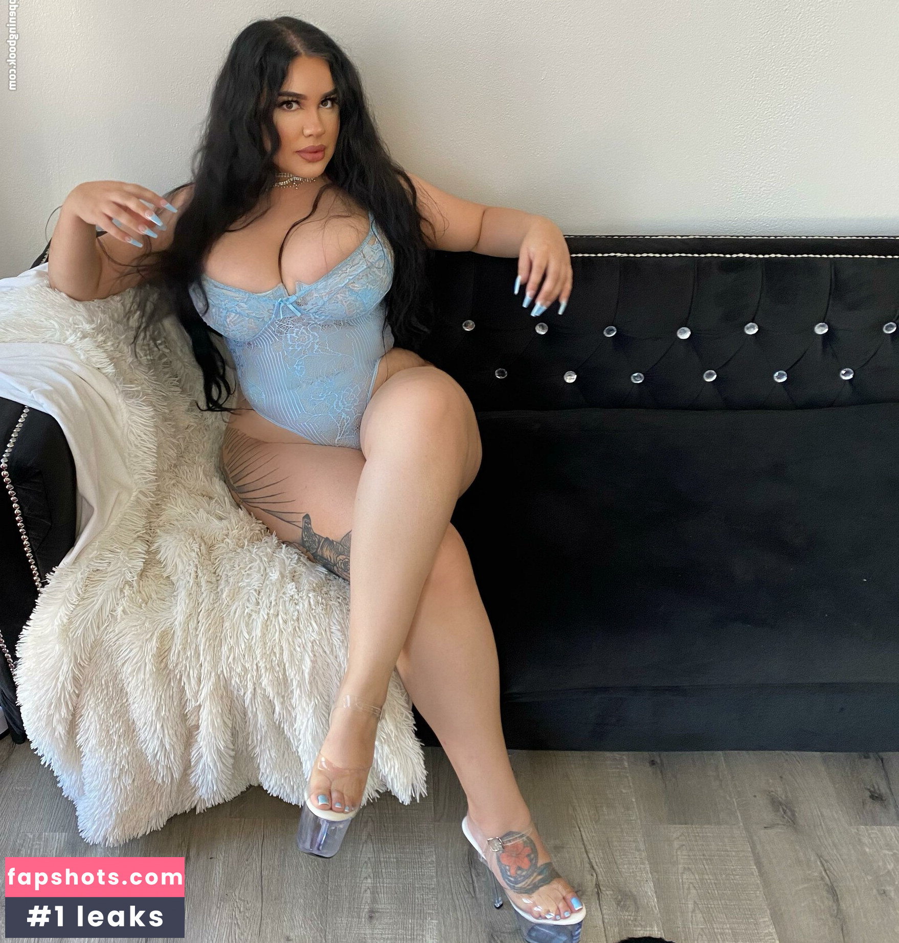 Rayven nude babe gallery