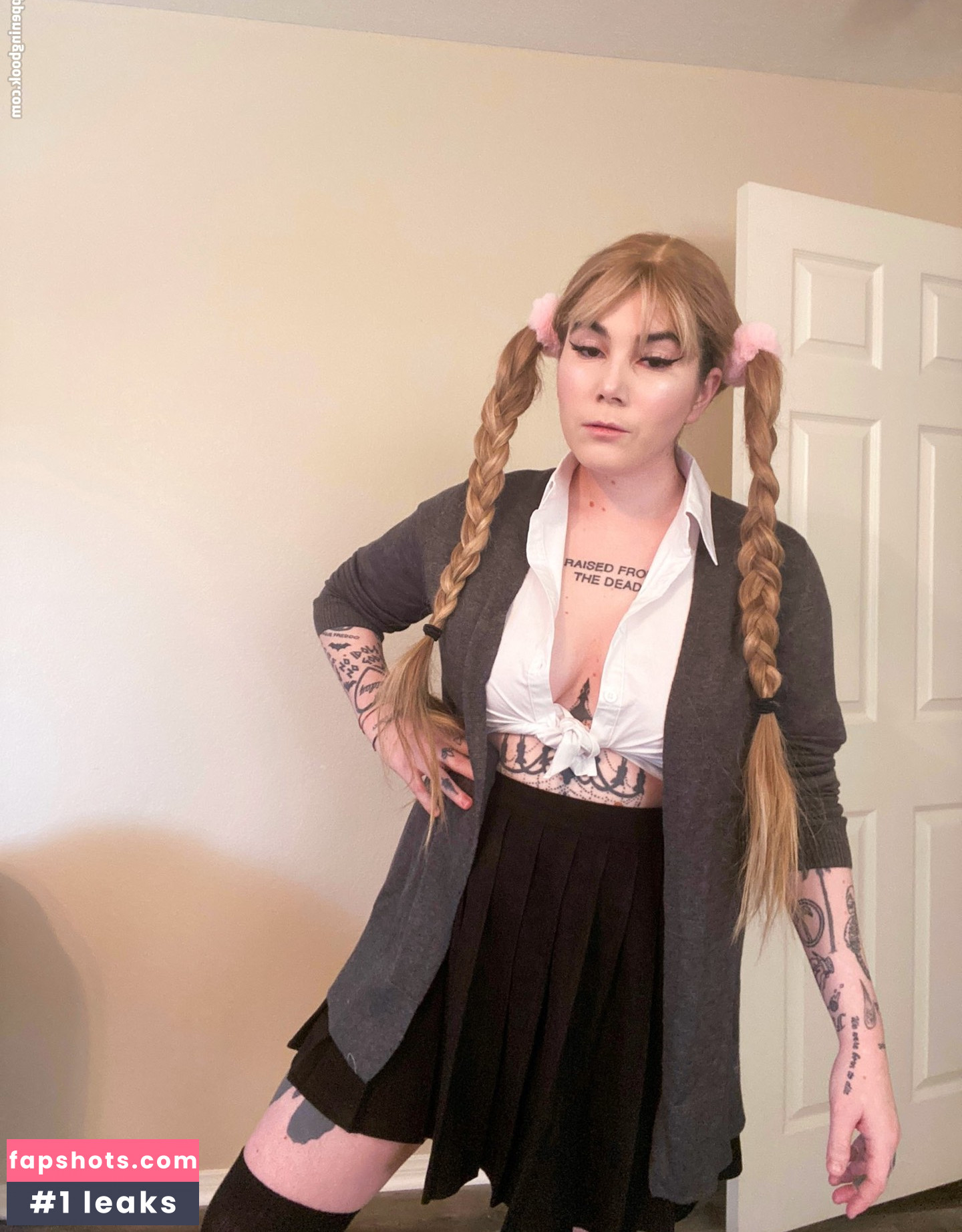 Ready To Glare nude babe gallery