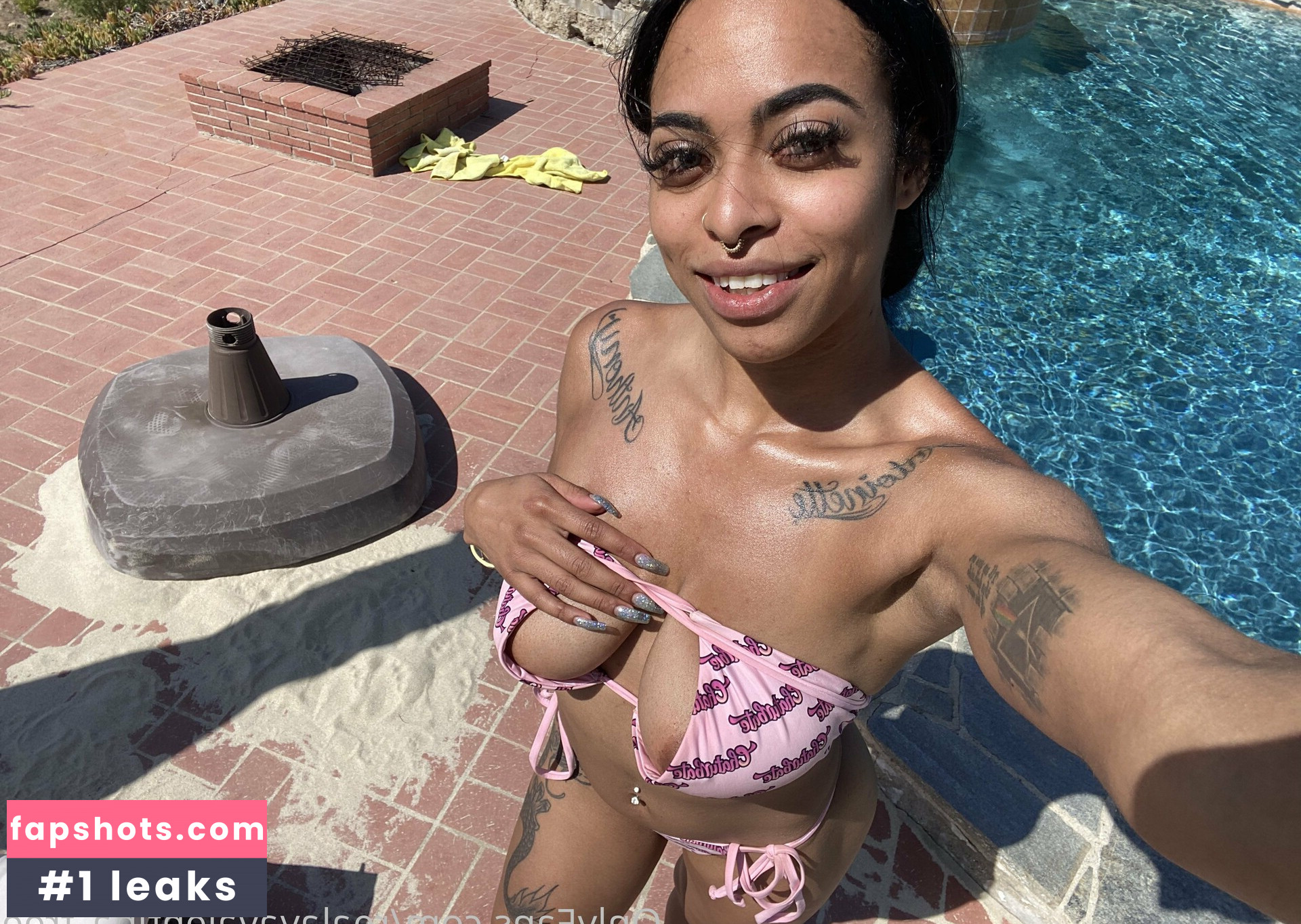 realavavalentinaa nude babe gallery