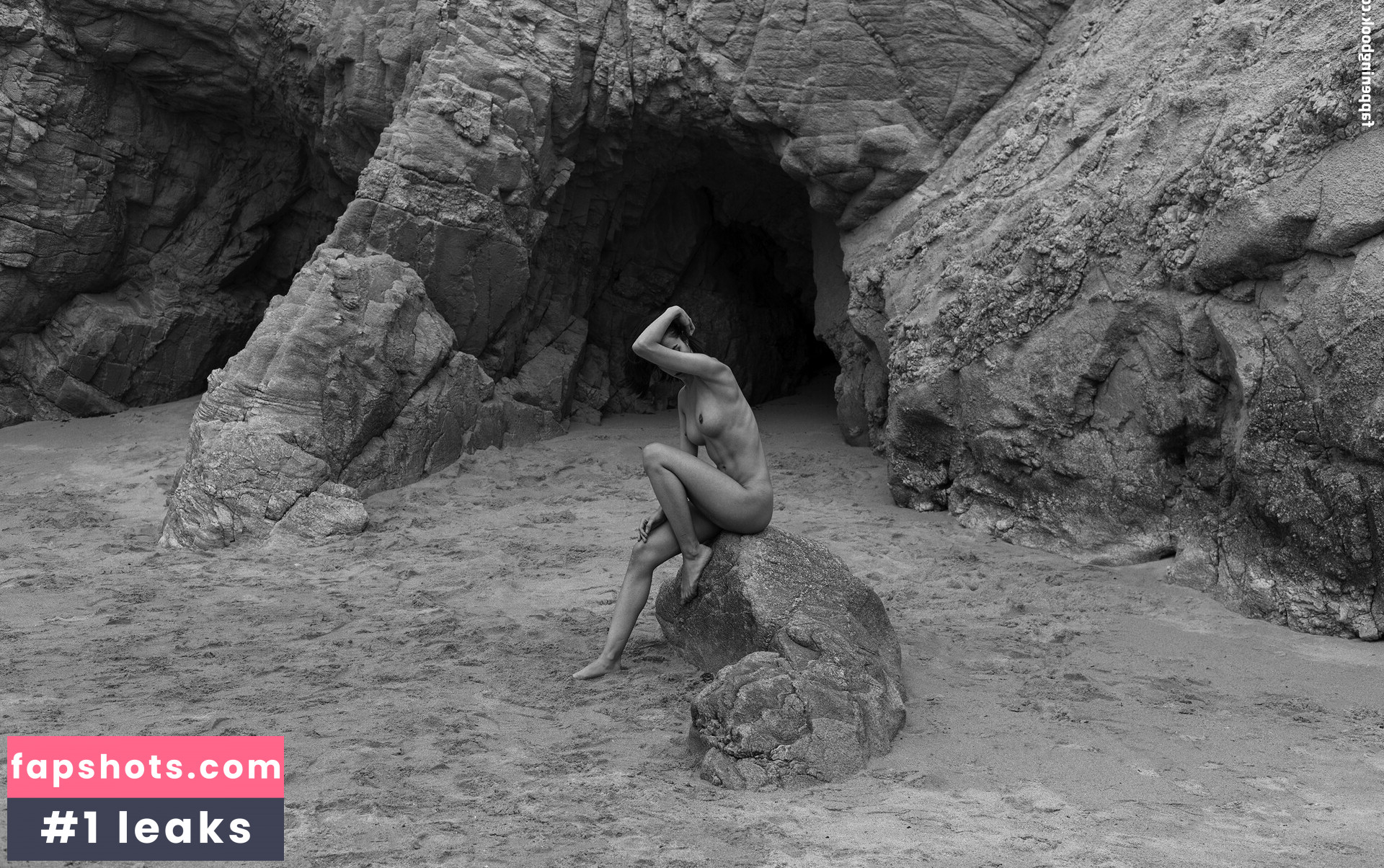 Rebecca Bagnol gallery photo #290