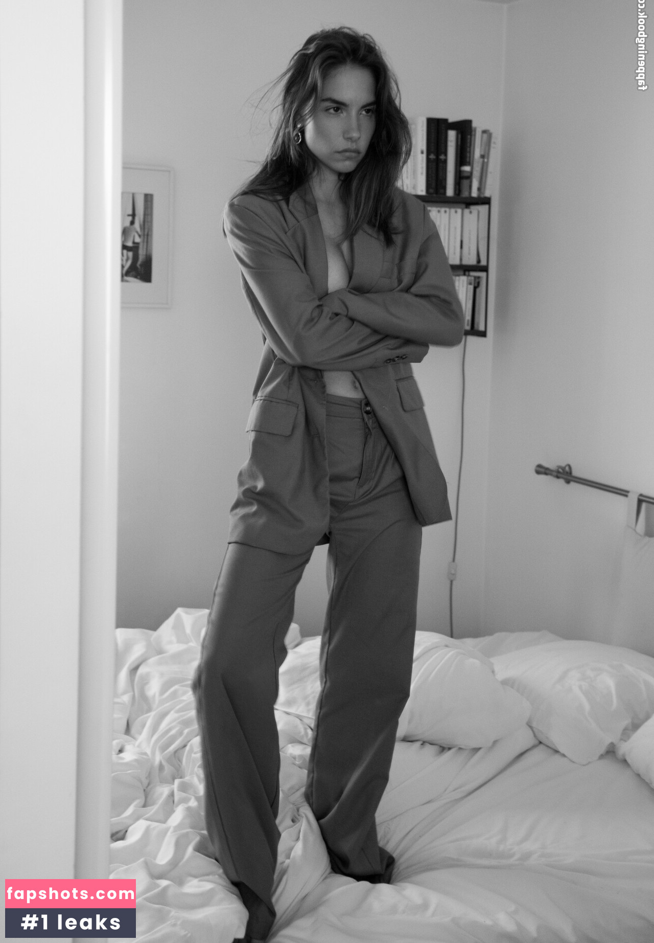 Rebecca Bagnol gallery photo #495