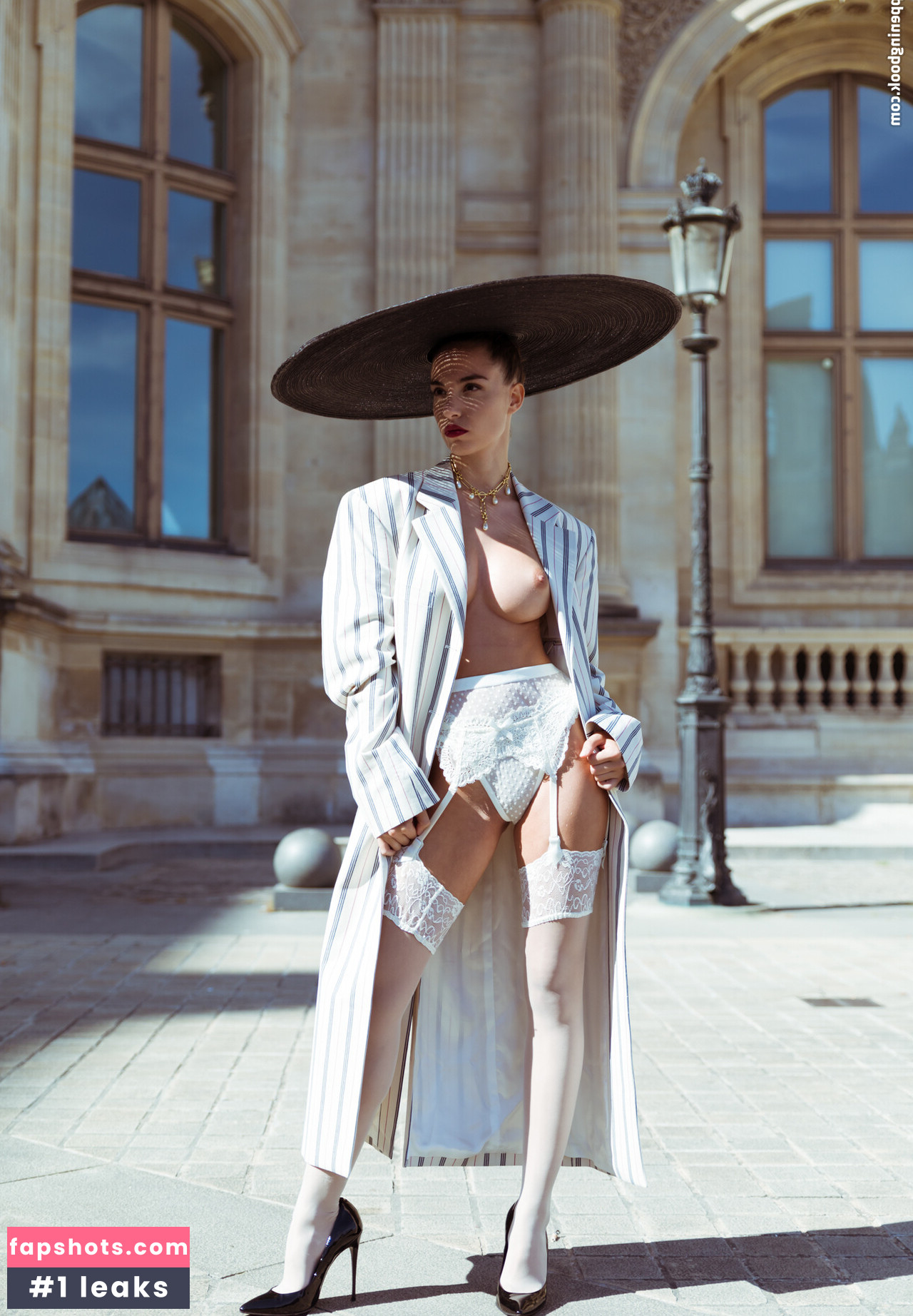 Rebecca Bagnol gallery photo #551