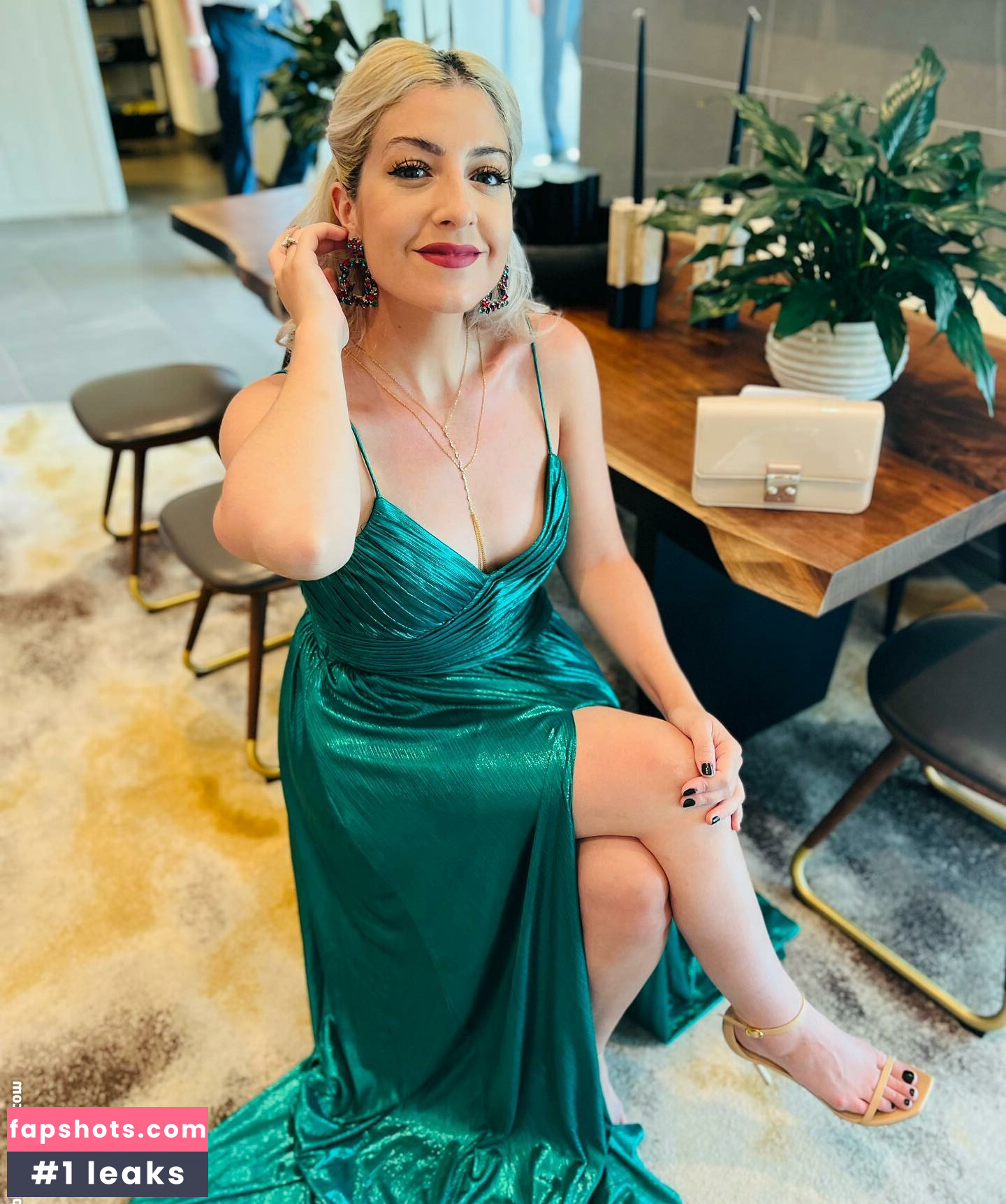 Rebecca Ford gallery photo #116