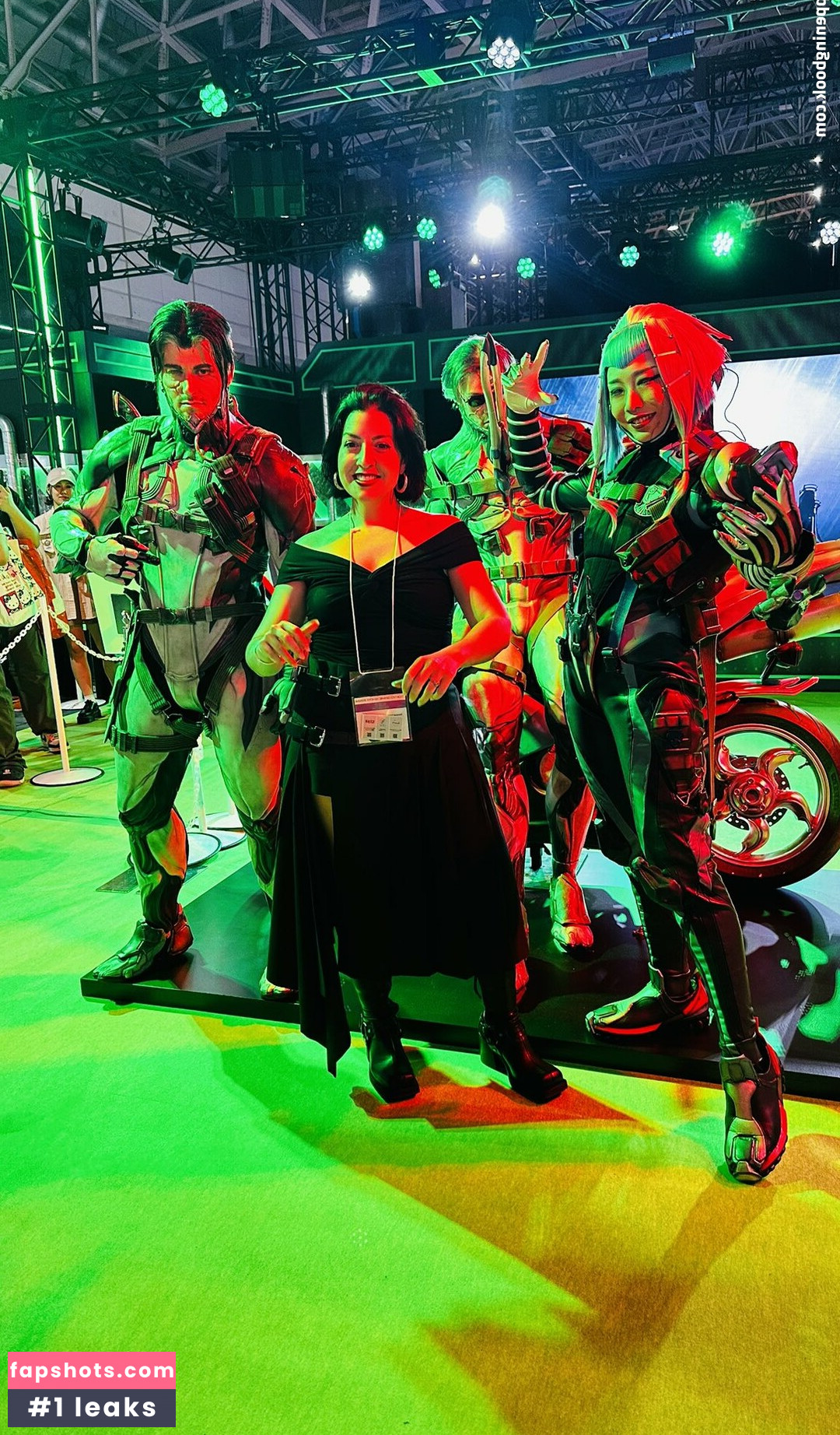 Rebecca Ford gallery photo #23