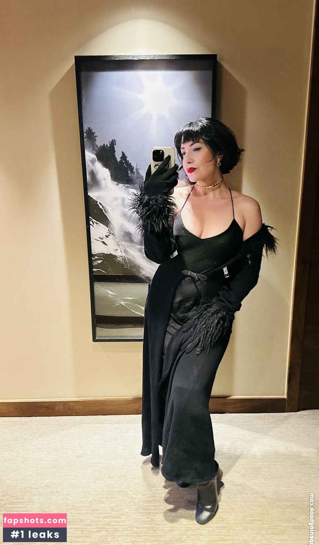 Rebecca Ford gallery photo #35