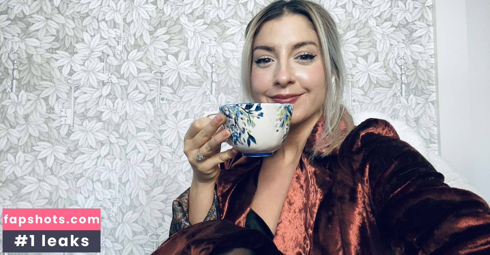 Rebecca Ford gallery photo #68