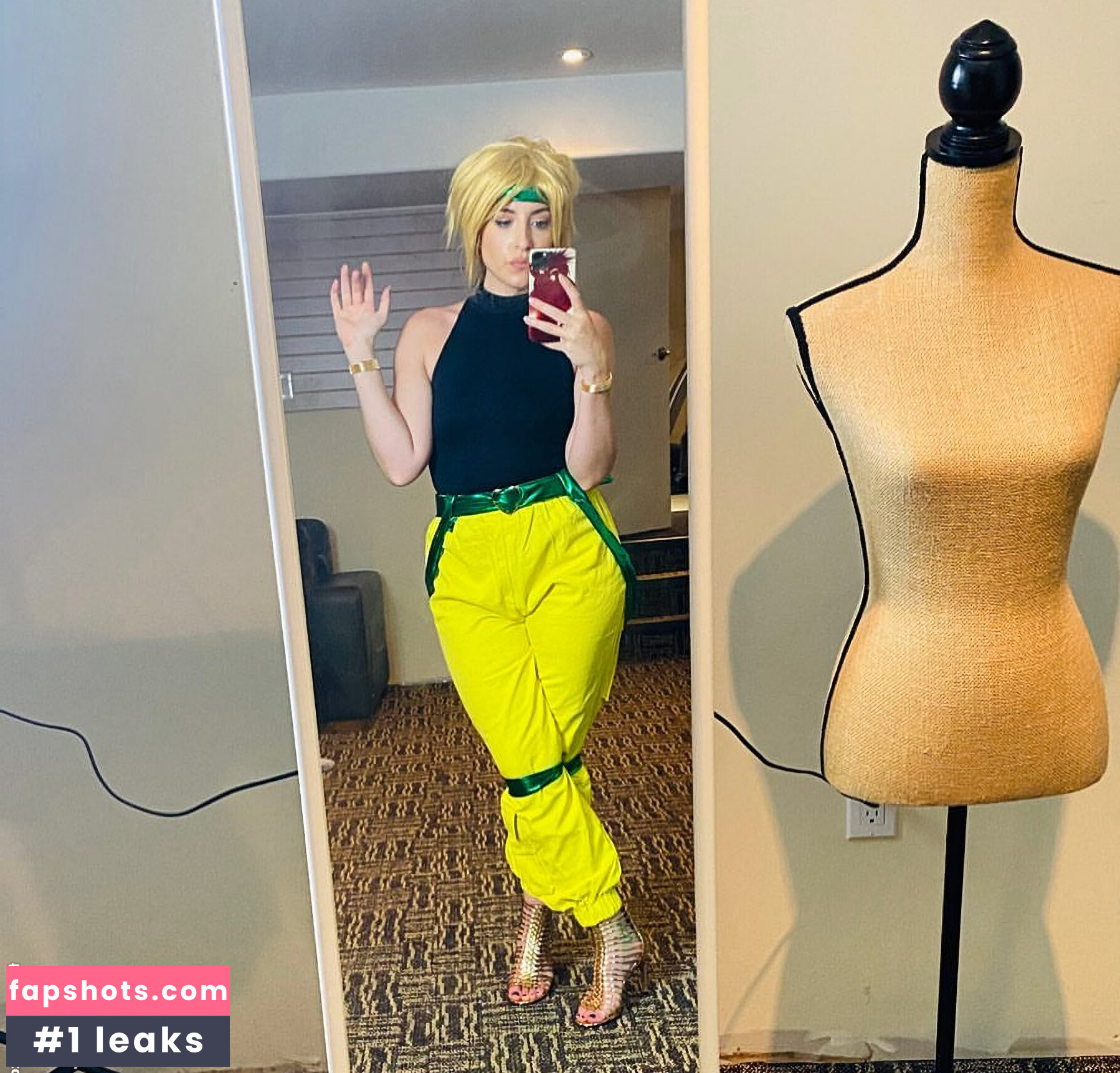 Rebecca Ford gallery photo #71