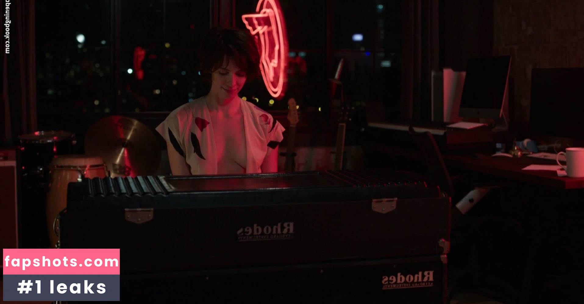 Rebecca Hall gallery photo #83