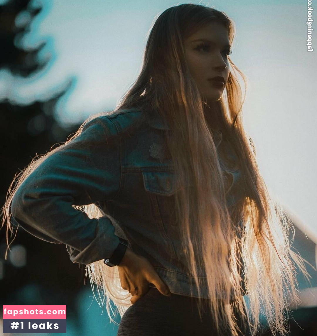 Rebecca Jansen gallery photo #11